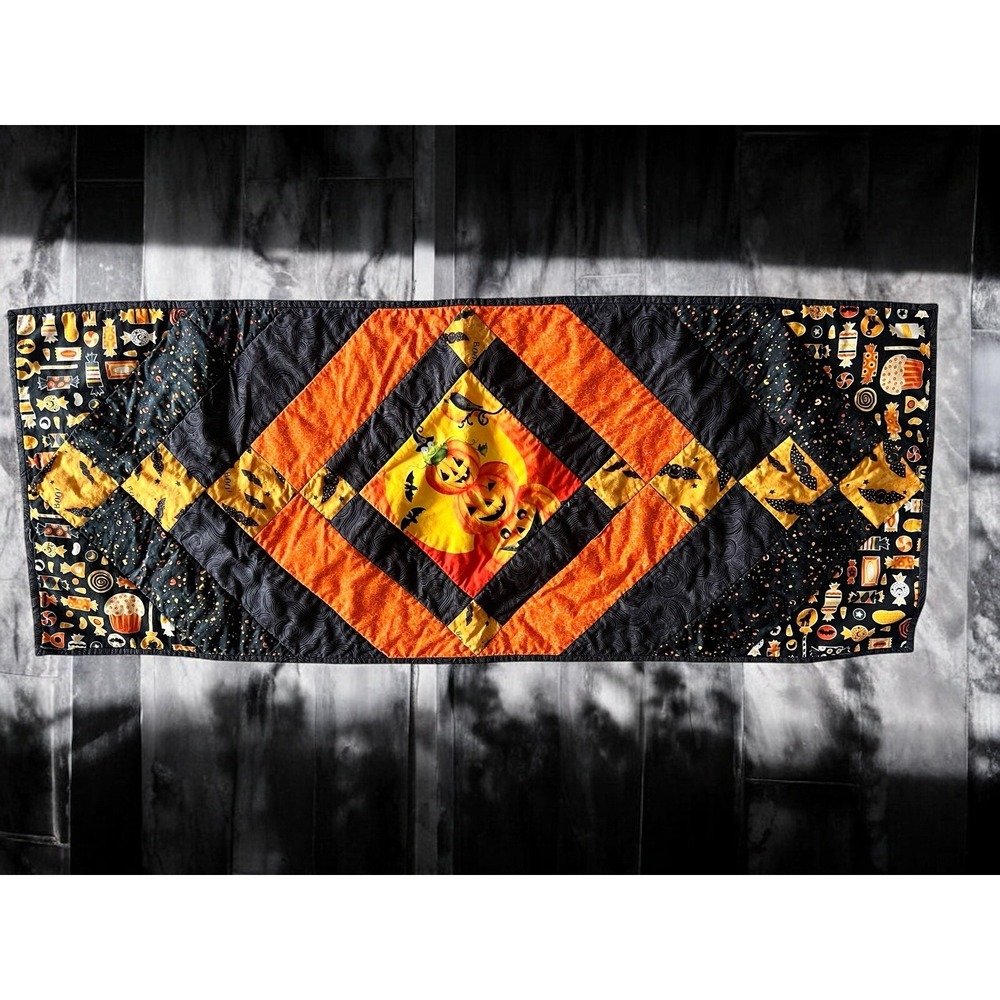 Homemade Quilted Table Runner Halloween-themed Pumpkins Candy‎ Spooky 40"x15.5" - Picture 2 of 9